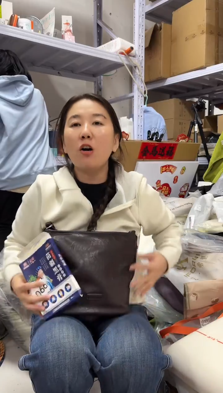 PU上车啦 宝宝们抓紧时间去下方链接拍吧发四盒老黑膏