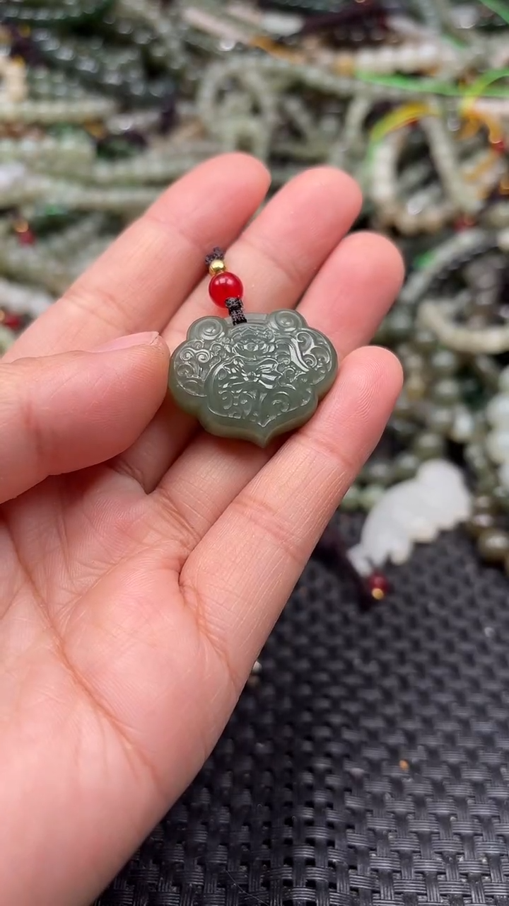 颈饰未镶嵌和田玉1