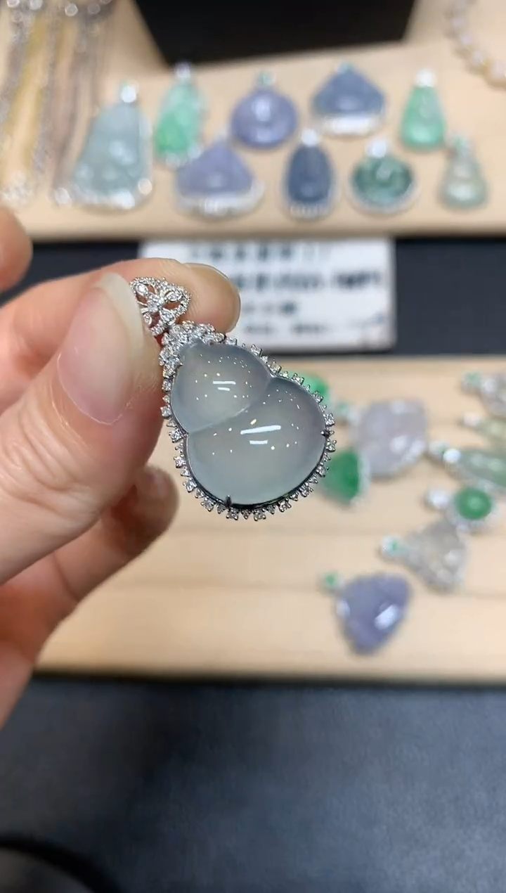 【闪购商品】翡翠颈饰18K金镶嵌葫芦【无服务费