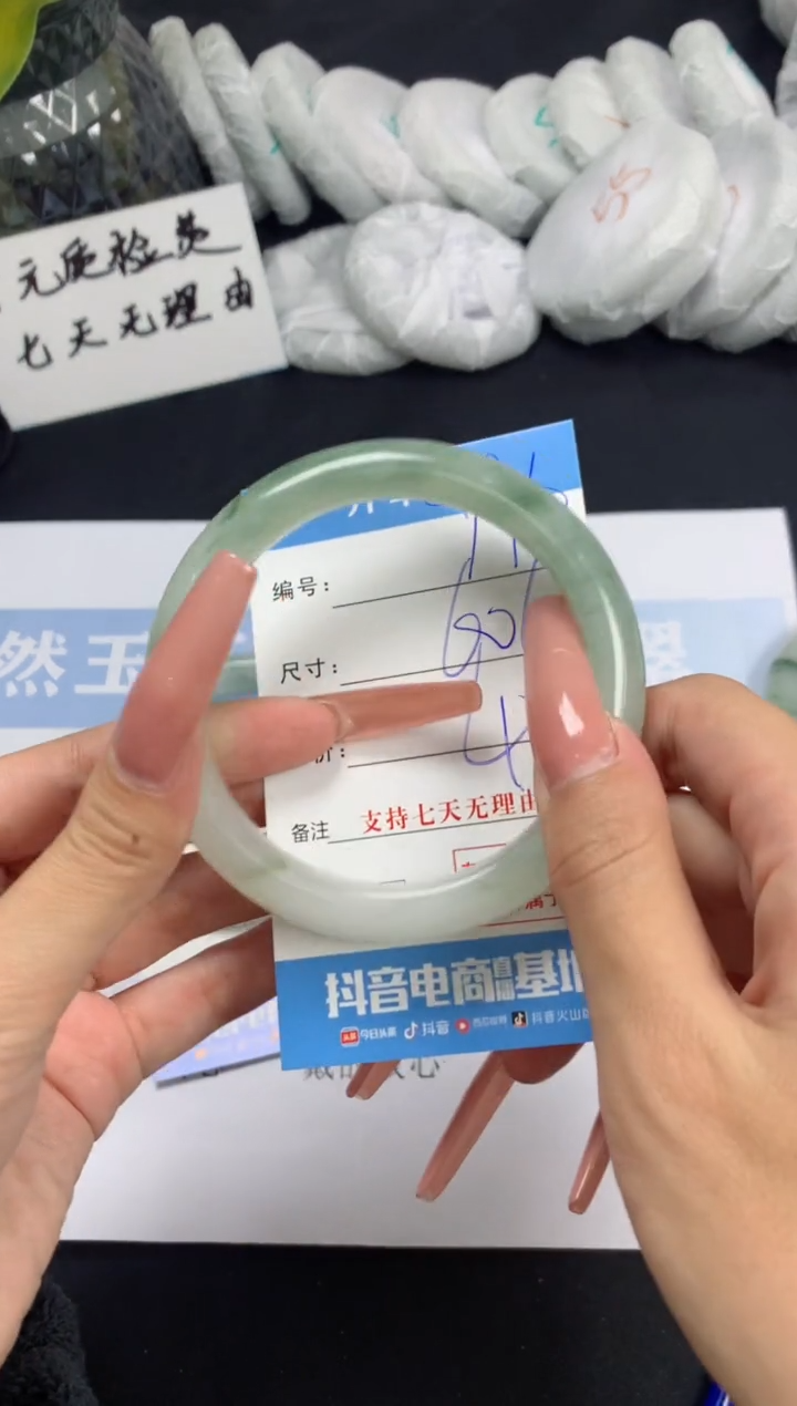 【闪购商品】石英质玉手镯未镶嵌994