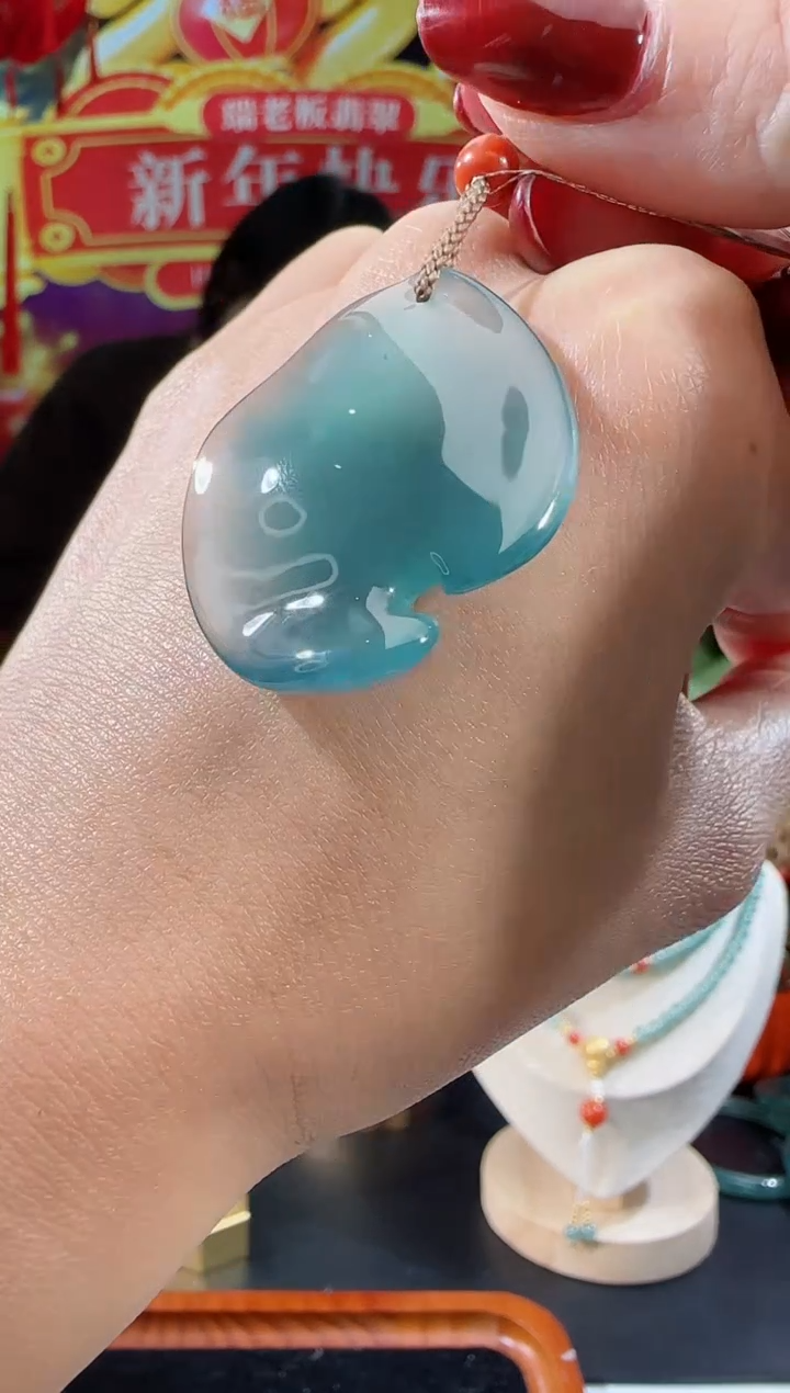 【闪购商品】翡翠吊坠(不含链)未镶嵌形意