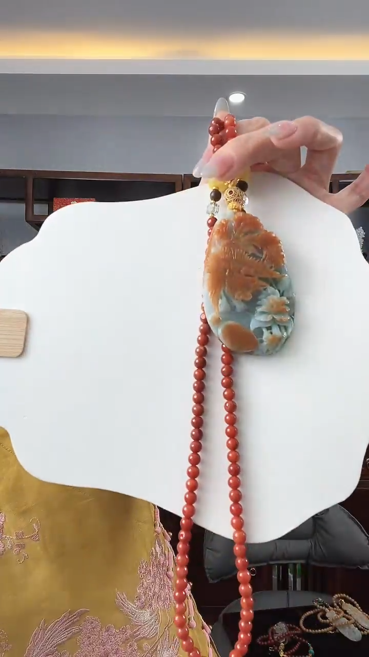 翡翠未镶嵌颈饰凤凰
