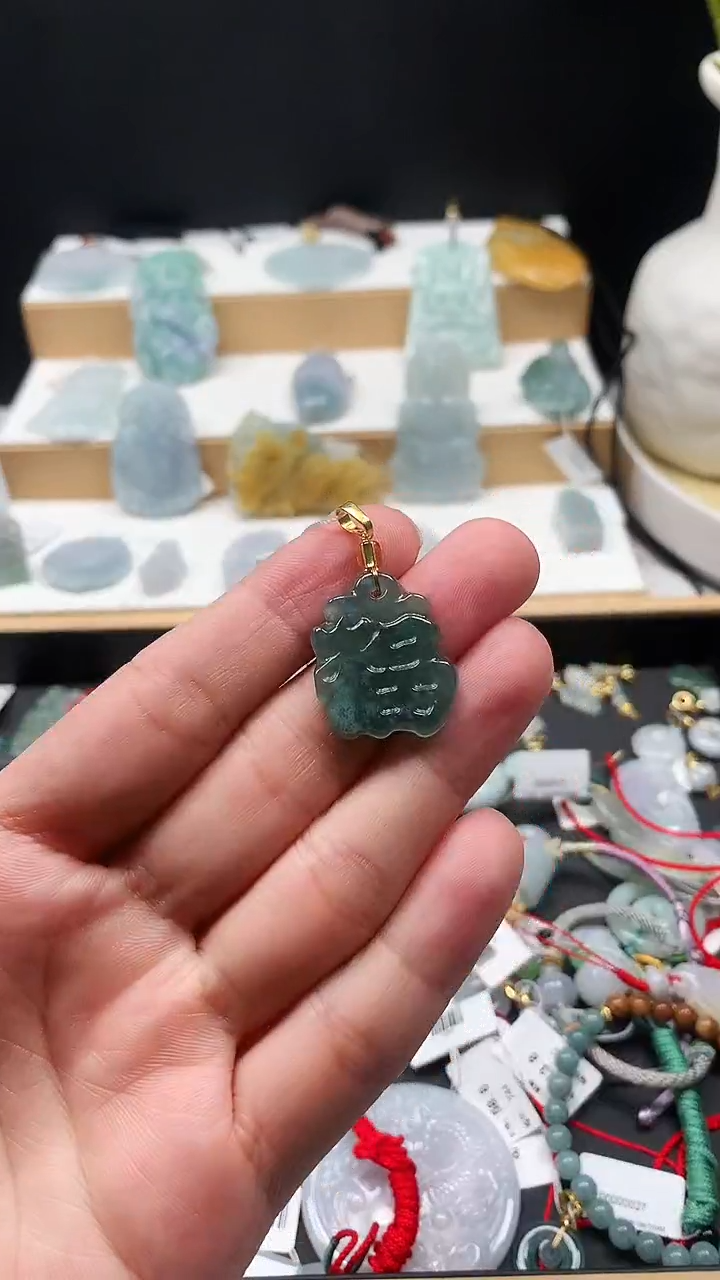 翡翠未镶嵌颈饰20福牌
