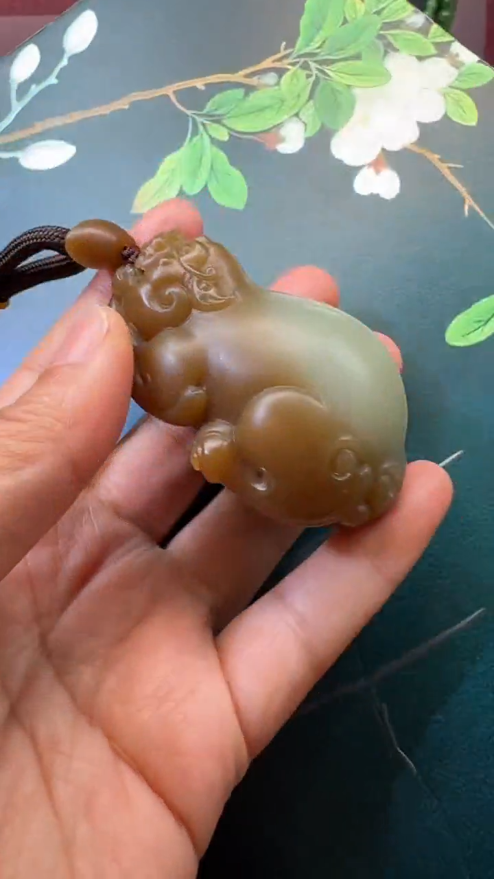 颈饰未镶嵌和田玉吊坠