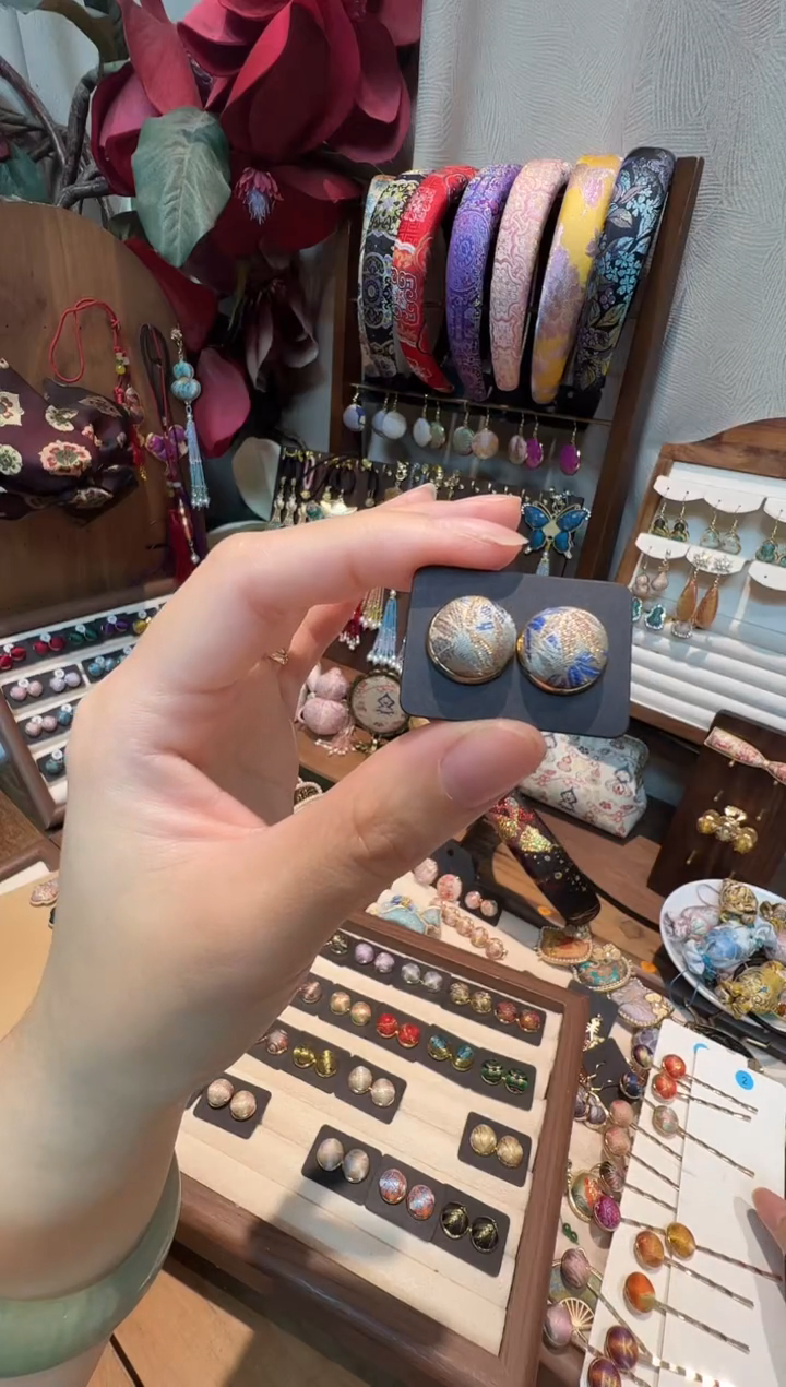 n****s【孤品车12.1】张国权四君子蝶12毫米耳钉