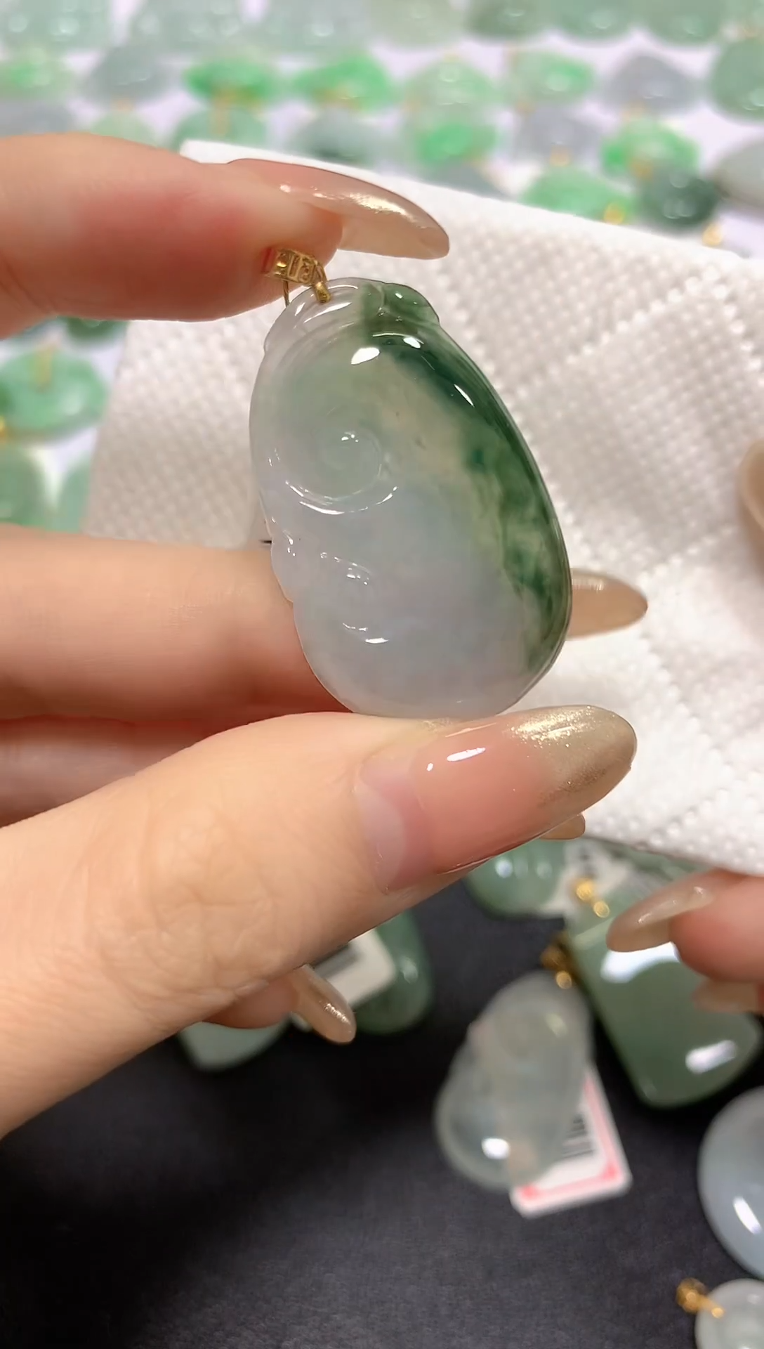 颈饰18K金镶嵌翡翠A货