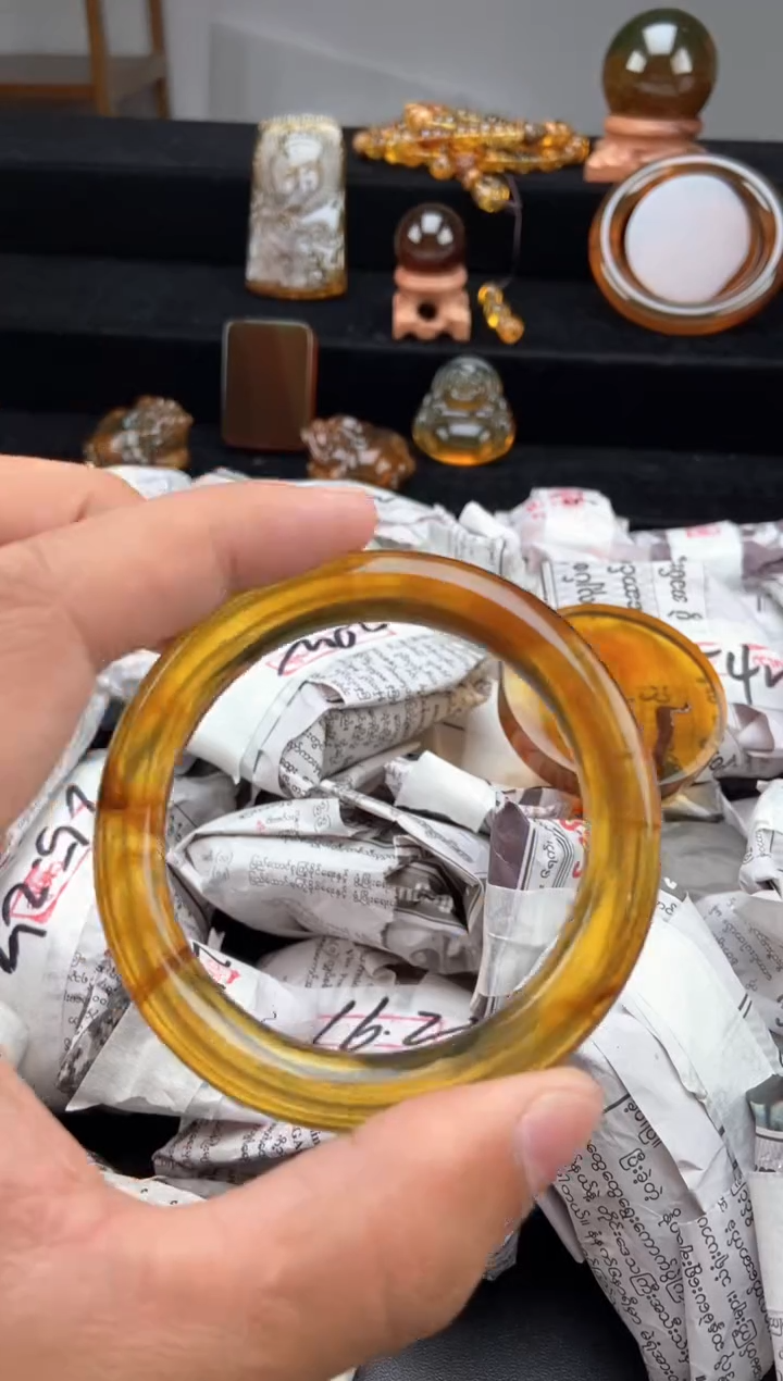 未镶嵌琥珀手镯金棕手镯