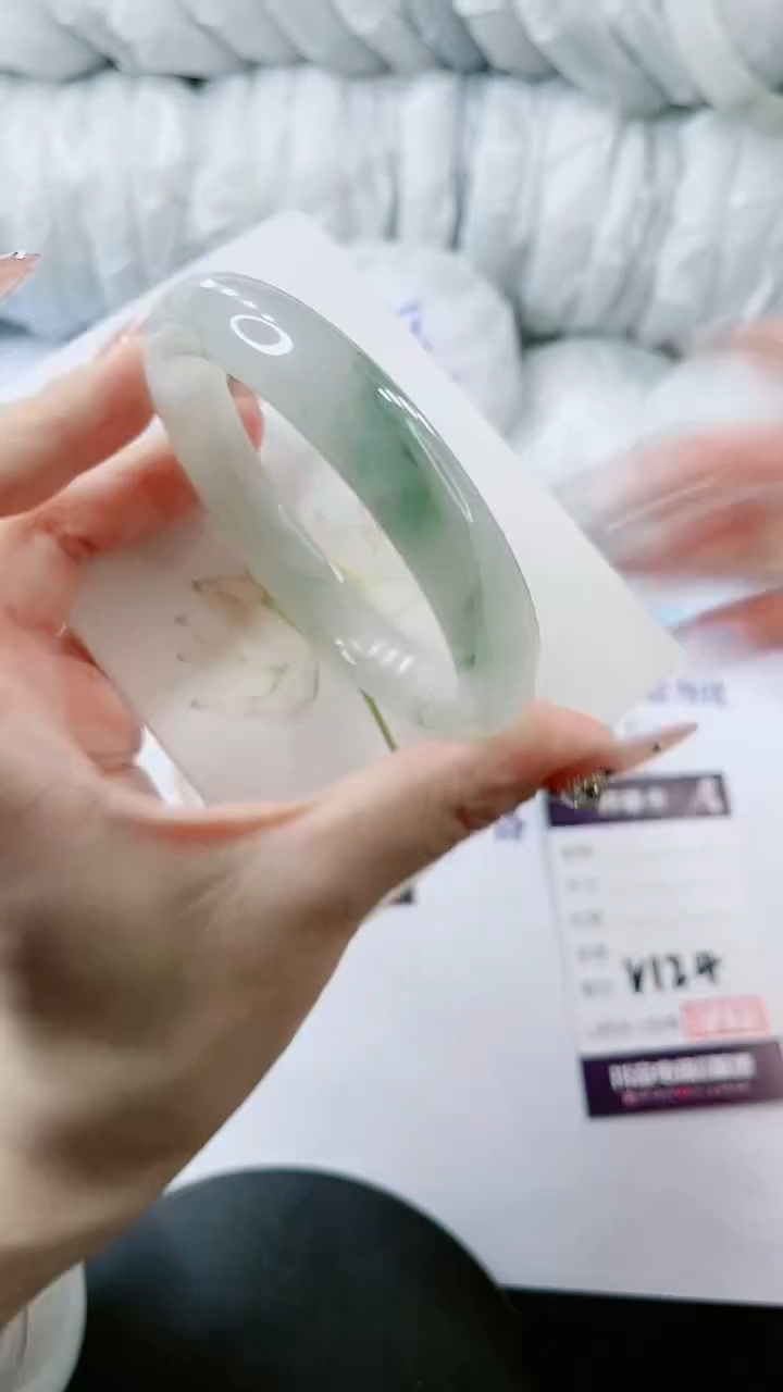 【闪购商品】石英质玉手镯未镶嵌多样性发货V124