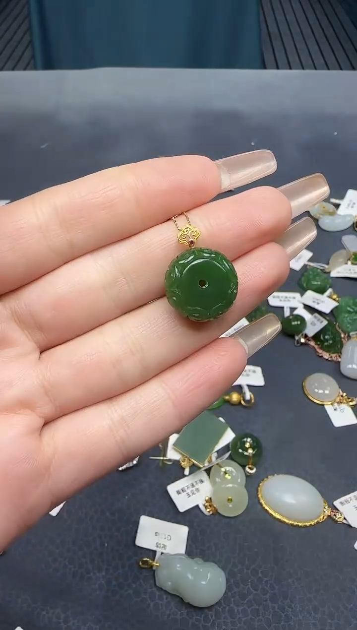 【闪购商品】和田玉挂件18K金镶嵌不含链