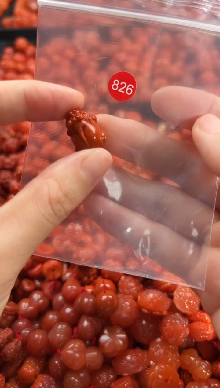 颈饰未镶嵌南红玛瑙1