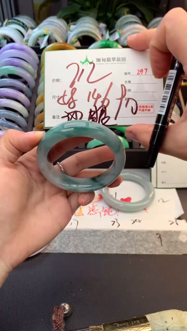 未镶嵌定制翡翠毛货需精细抛光+多人