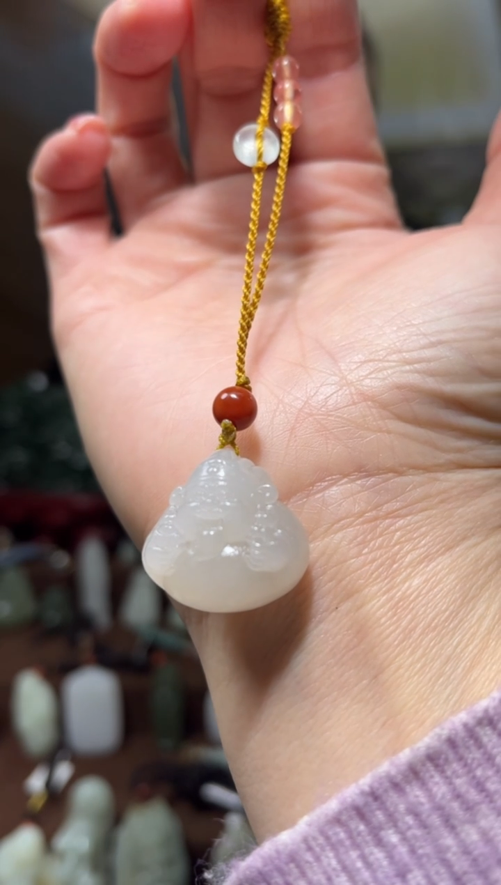 颈饰未镶嵌和田玉.