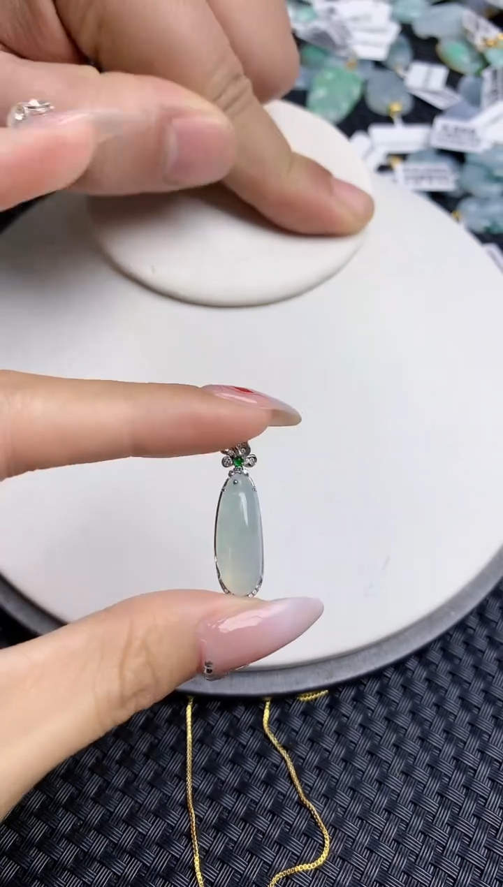 【闪购商品】翡翠颈饰18K金镶嵌 天然翡翠A货