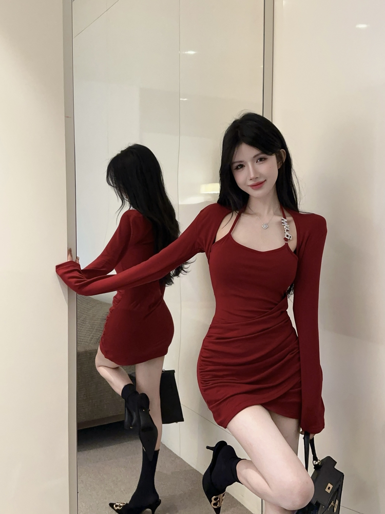 2025法式设计感挂脖连衣裙女纯欲收腰显瘦不规则性感包臀短裙