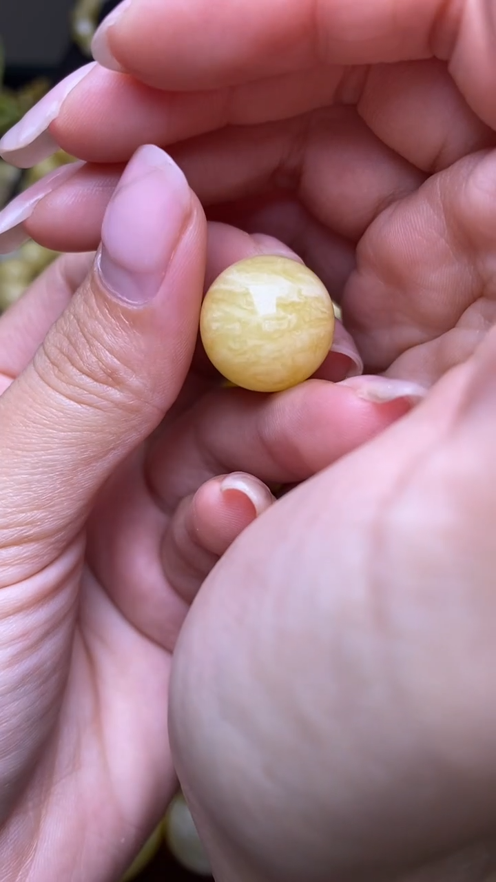 未镶嵌琥珀裸石葵. 24