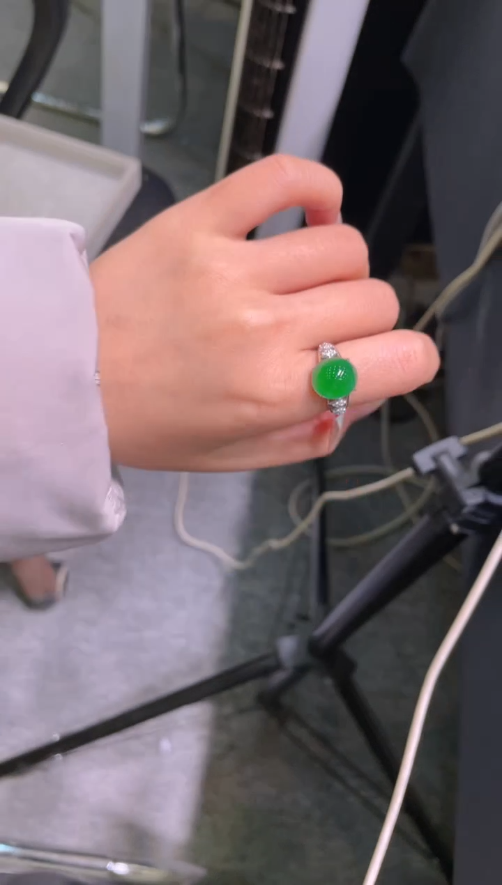 【闪购商品】翡翠吊坠(不含链)18K金镶嵌A34