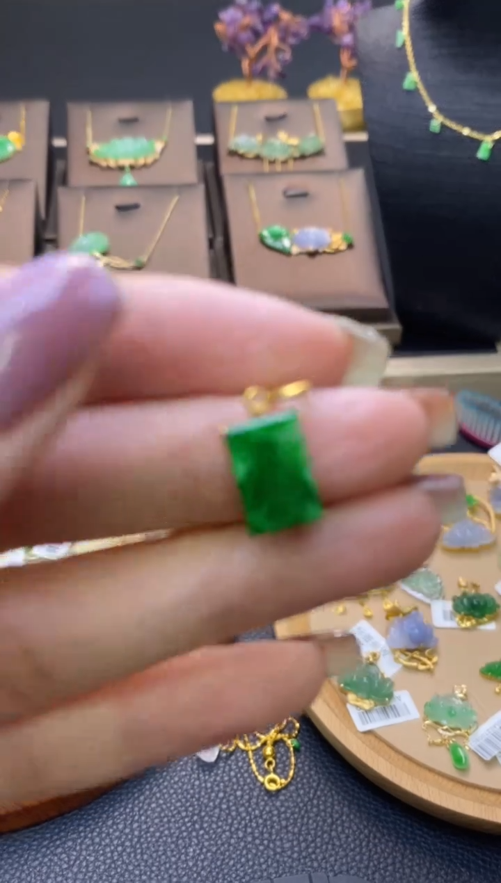 翡翠18K金镶嵌颈饰净货17198