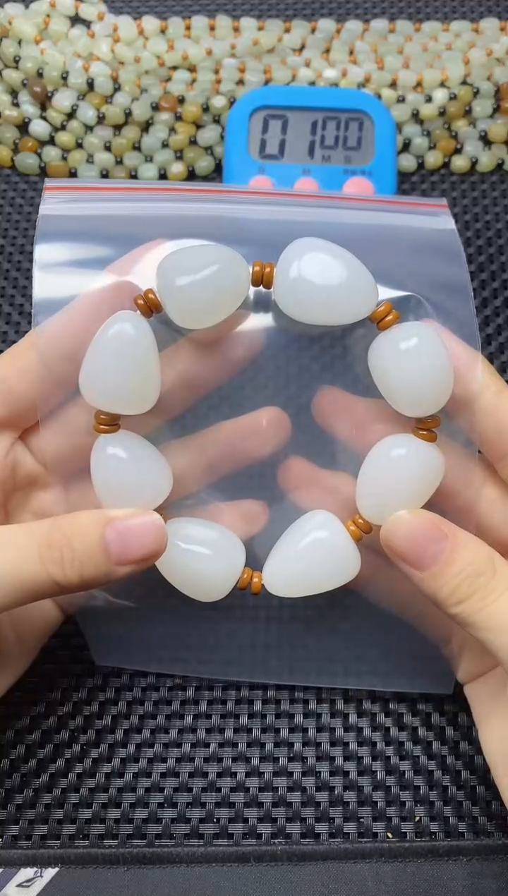 未镶嵌手链和田玉思**H手串