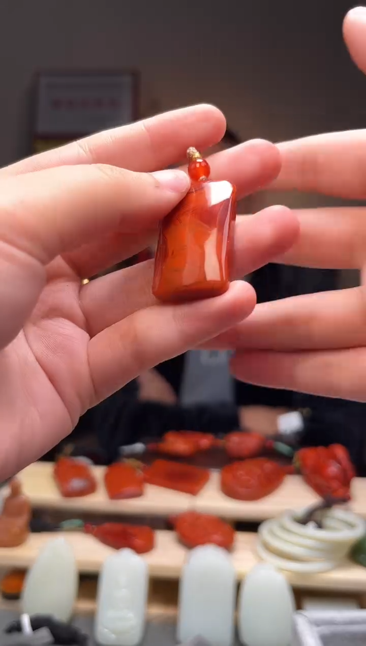 颈饰未镶嵌南红玛瑙吊坠