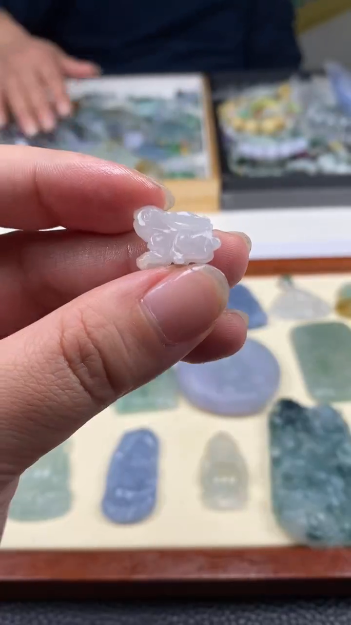 【闪购商品】翡翠挂件未镶嵌兔子