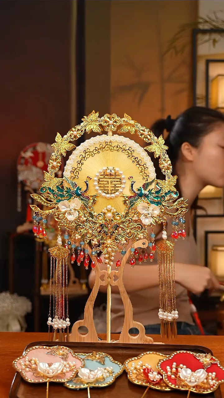 蚕丝2405金+红色礼盒+扇架