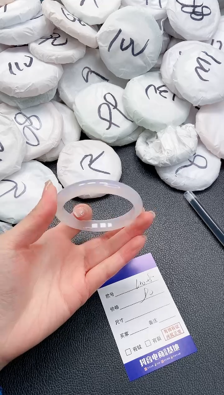 【闪购商品】石英质玉手镯未镶嵌 24L108-56