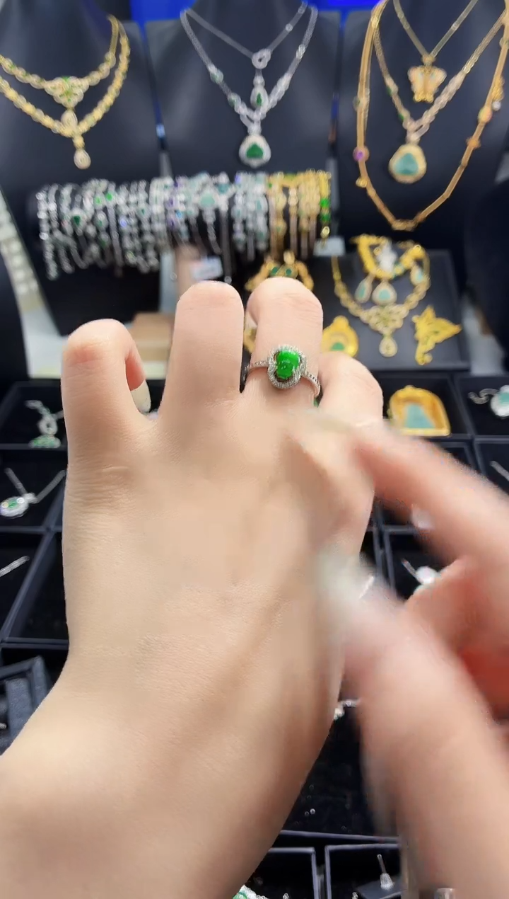 翡翠未镶嵌吊坠(不含链)天然翡翠a货 多样性发其一