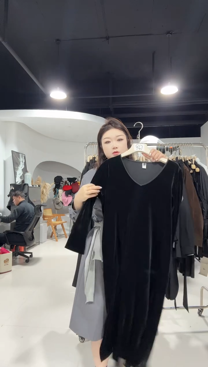 947-连衣裙············