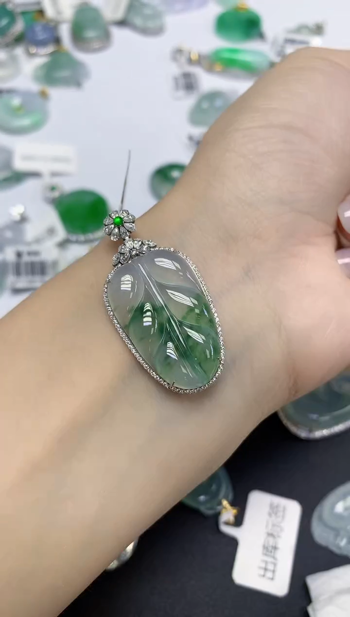 颈饰18K金镶嵌翡翠天然缅甸翡翠A货百元以上9元证书费自理