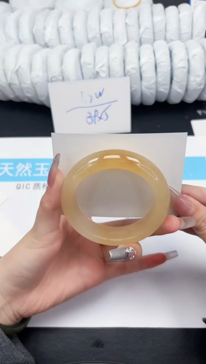 【闪购商品】石英质玉手镯未镶嵌189-58