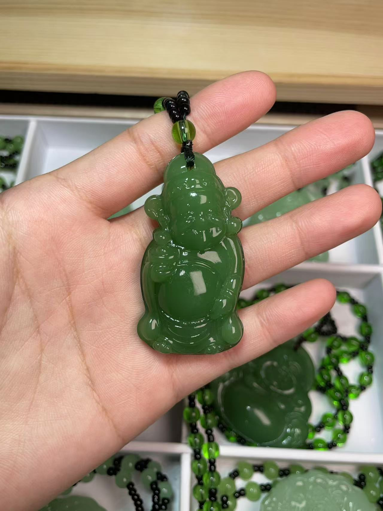 深绿色小小财神吊坠时尚百搭款