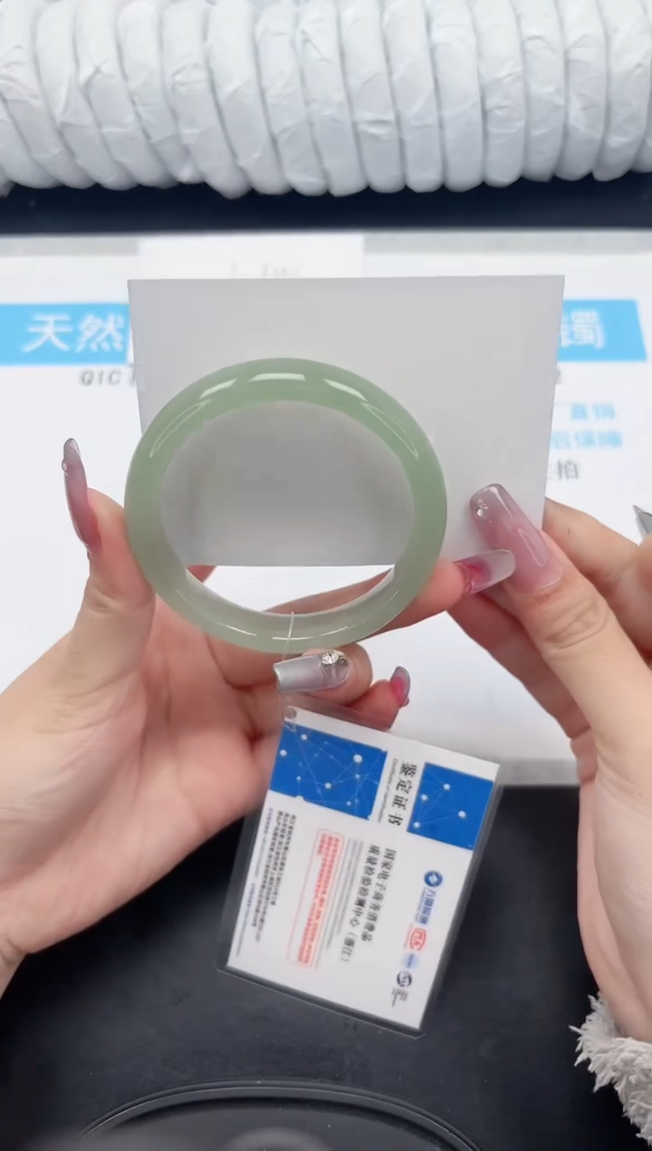 【闪购商品】石英质玉手镯未镶嵌236-58