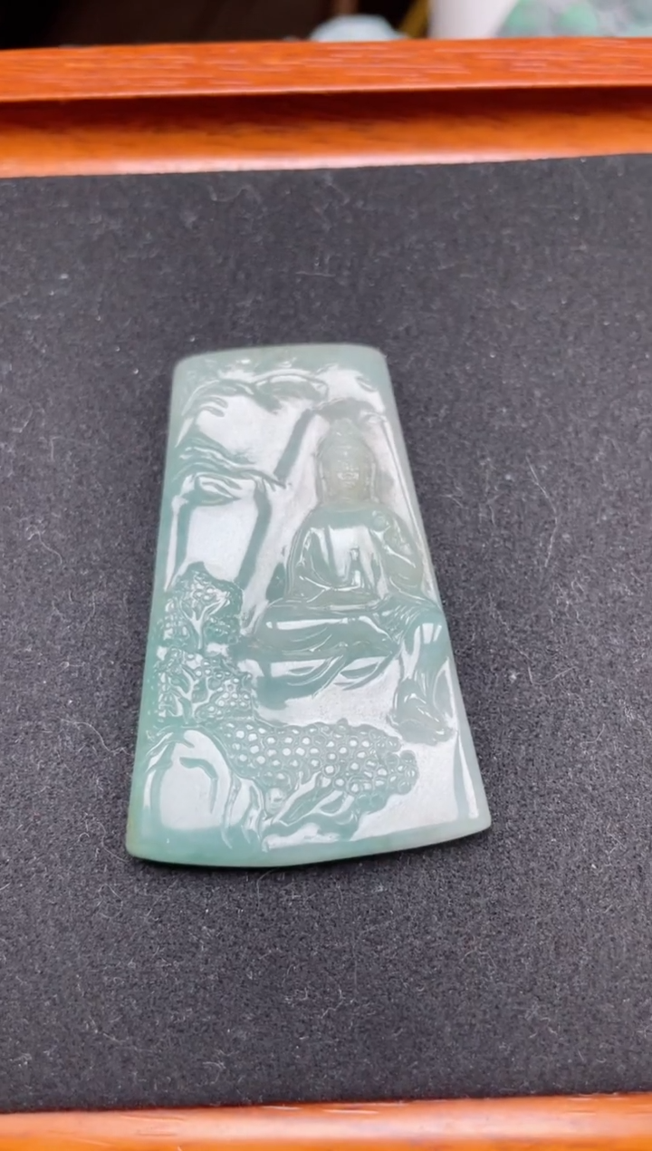 【闪购商品】翡翠颈饰未镶嵌山水观音