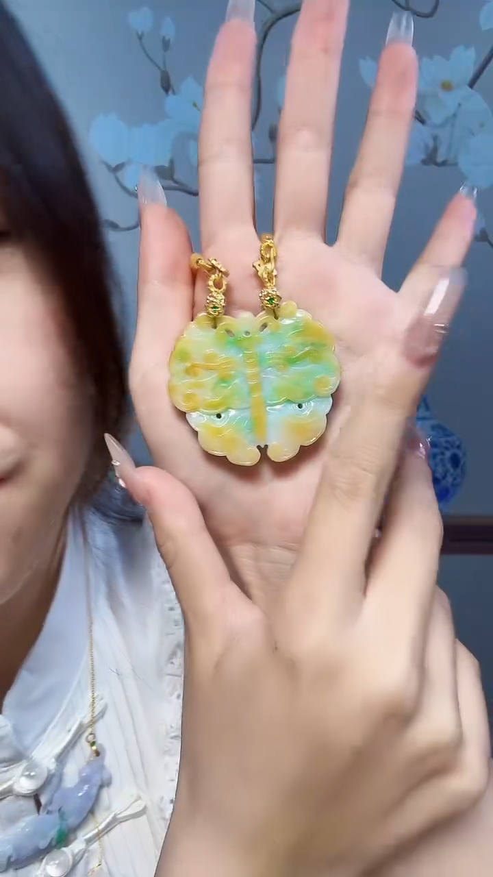 翡翠未镶嵌颈饰蝴蝶