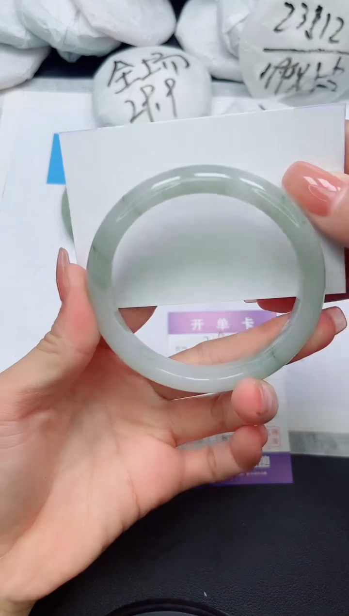 【闪购商品】石英质玉手镯未镶嵌390