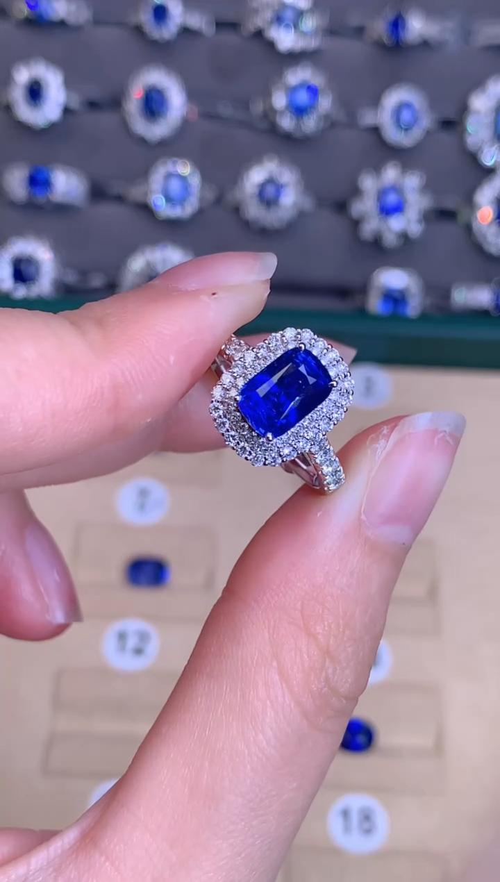 【闪购商品】蓝宝石戒指18K金镶嵌2.2CT