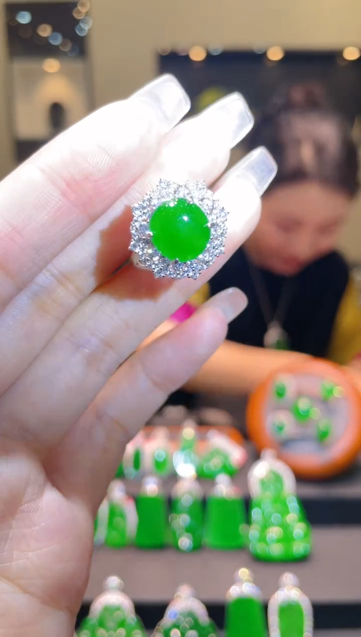 【闪购商品】翡翠吊坠(不含链)银S925镶嵌A9