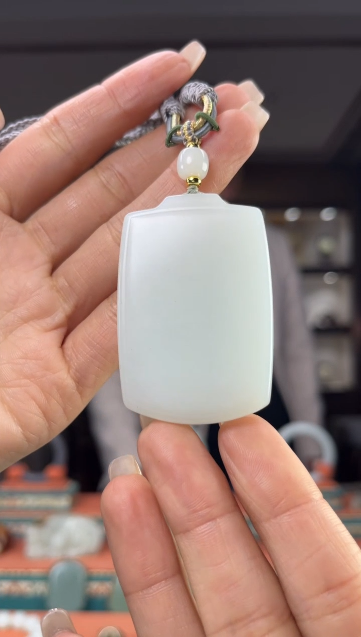 颈饰未镶嵌和田玉佩佩