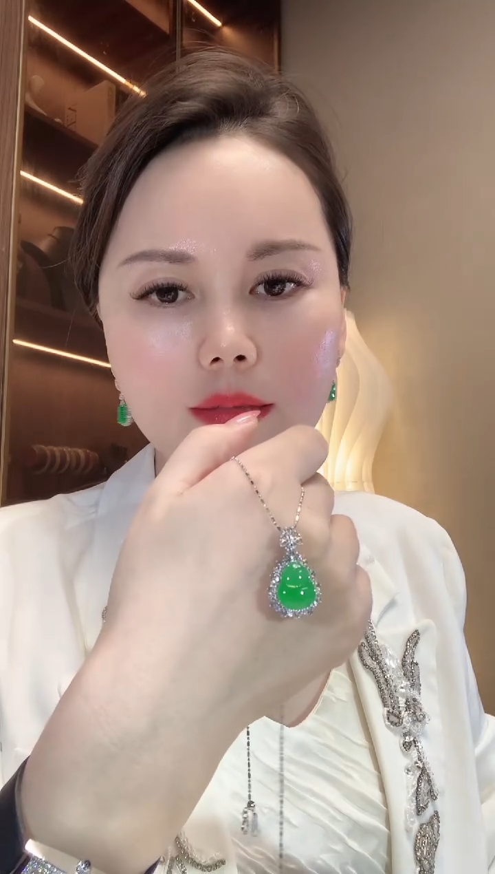 【闪购商品】翡翠吊坠(不含链)18K金镶嵌C143