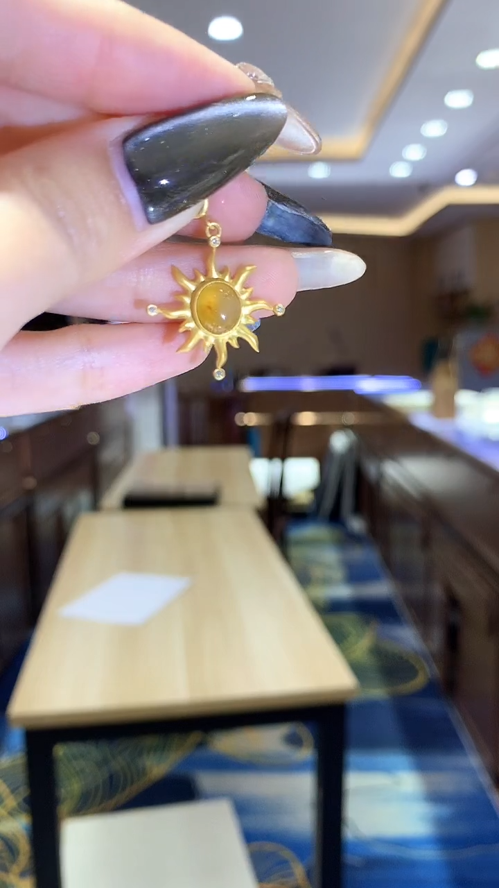 【闪购商品】翡翠吊坠(不含链)18K金镶嵌翡翠吊坠