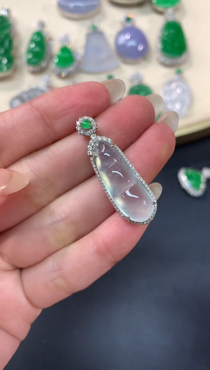 【闪购商品】翡翠吊坠(不含链)18K金镶嵌A150|9800