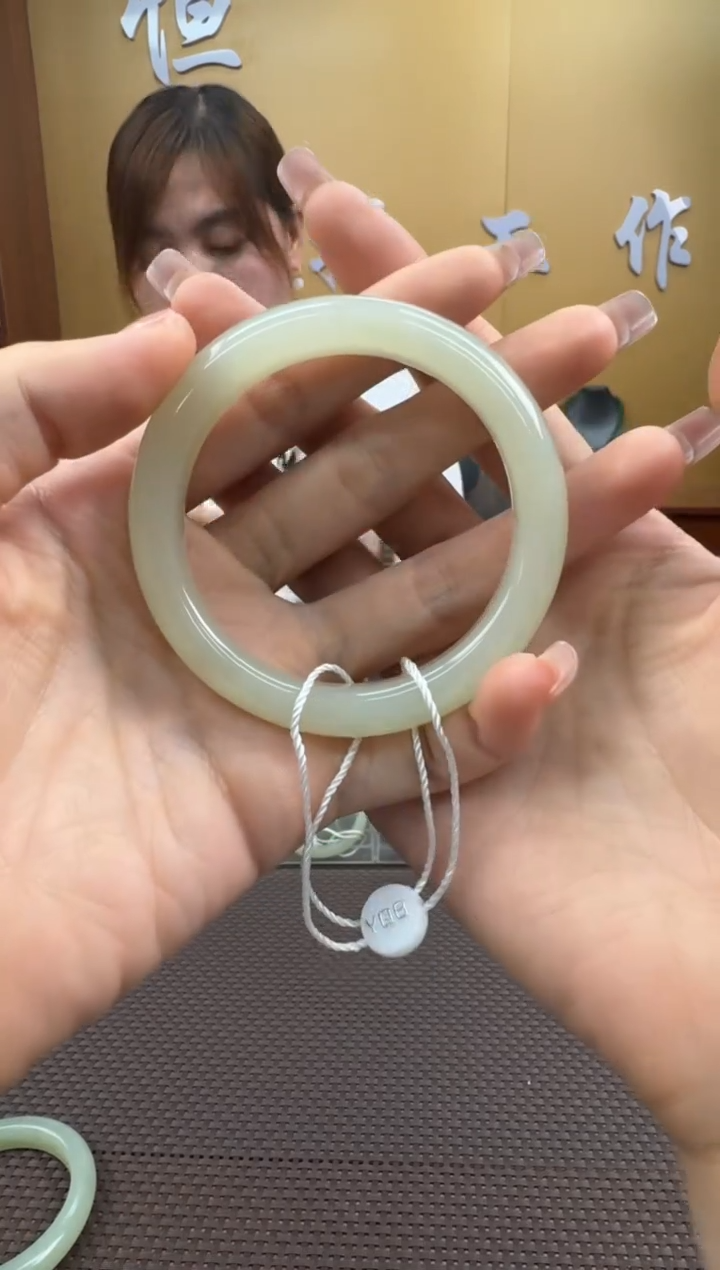 【闪购商品】和田玉手镯未镶嵌54