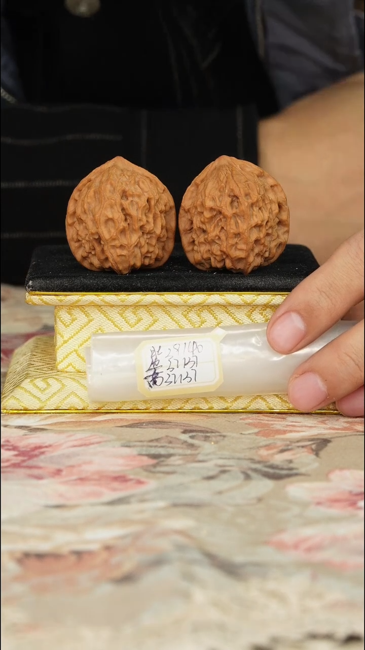 【闪购商品】文玩核桃把件非嫁接元宝