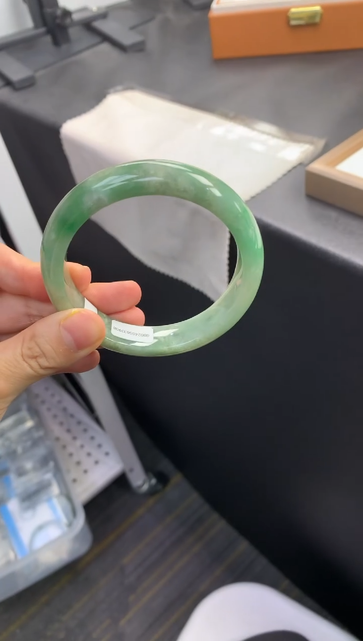 未镶嵌手镯翡翠退货需手镯吊牌标签完好