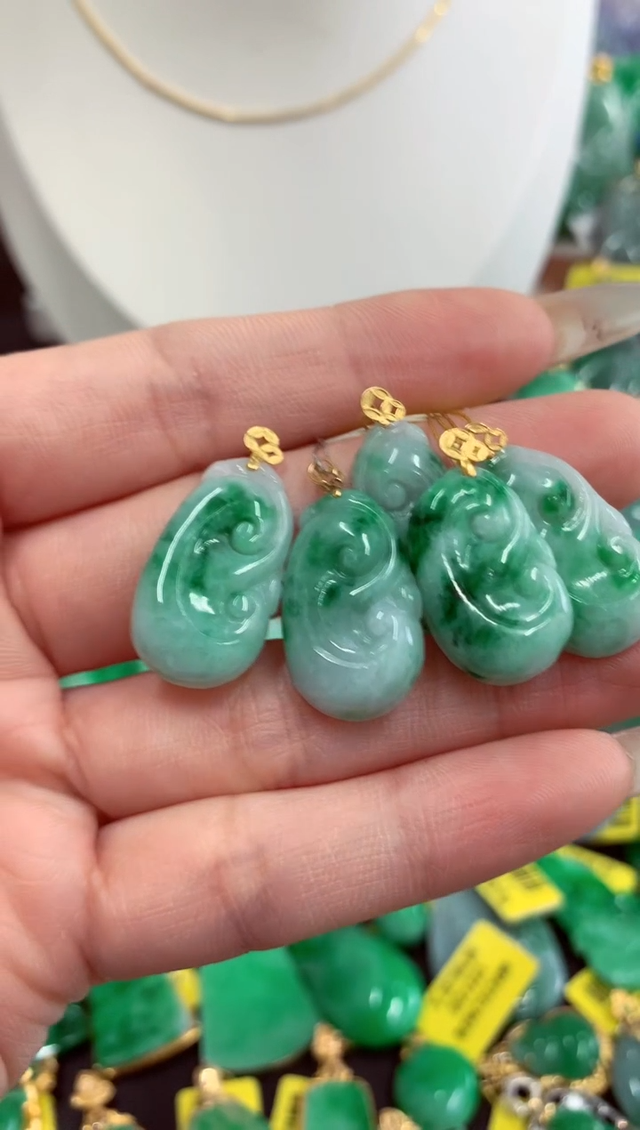 翡翠18K金镶嵌吊坠(不含链)多样性发货发其中一件