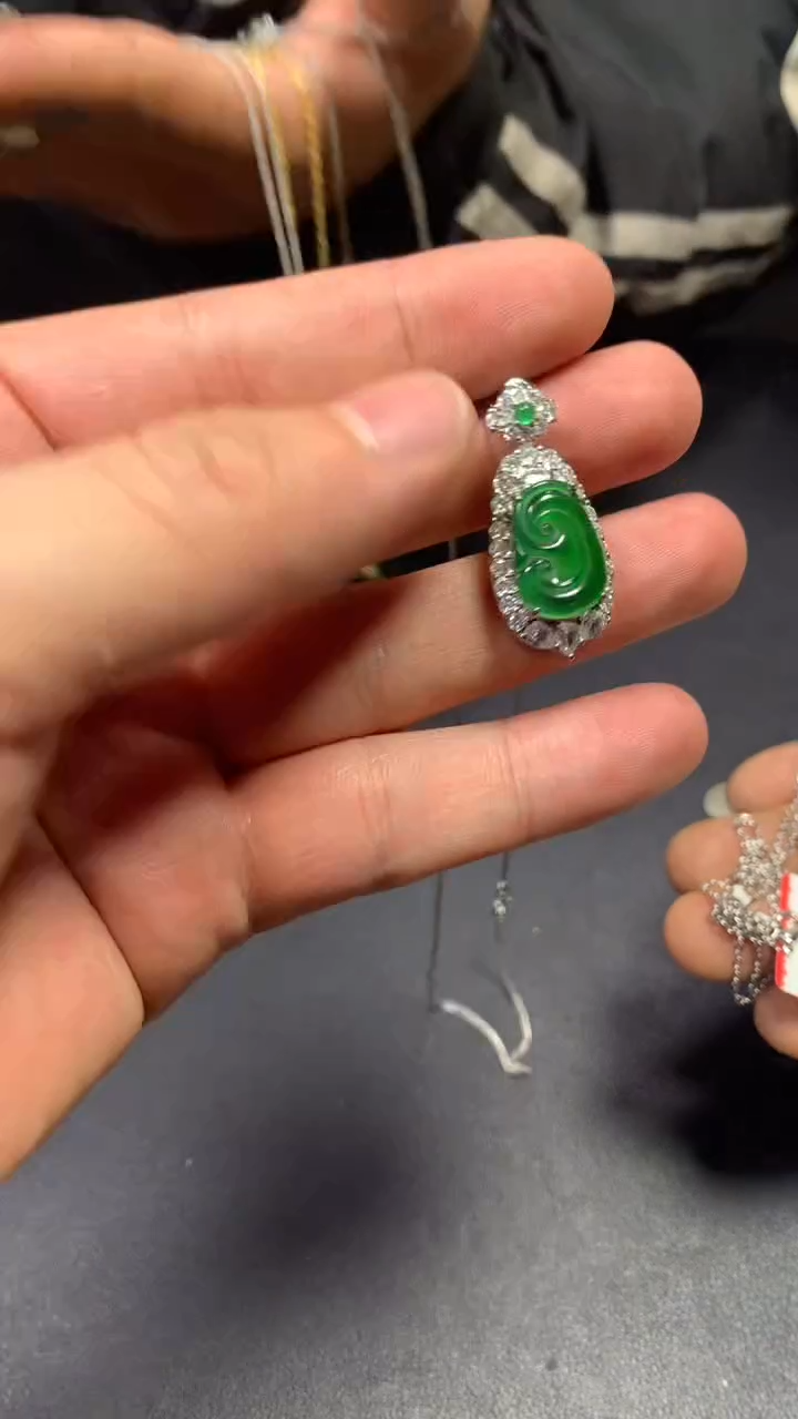 【闪购商品】翡翠吊坠(赠链)未镶嵌0833479160/多样性发一