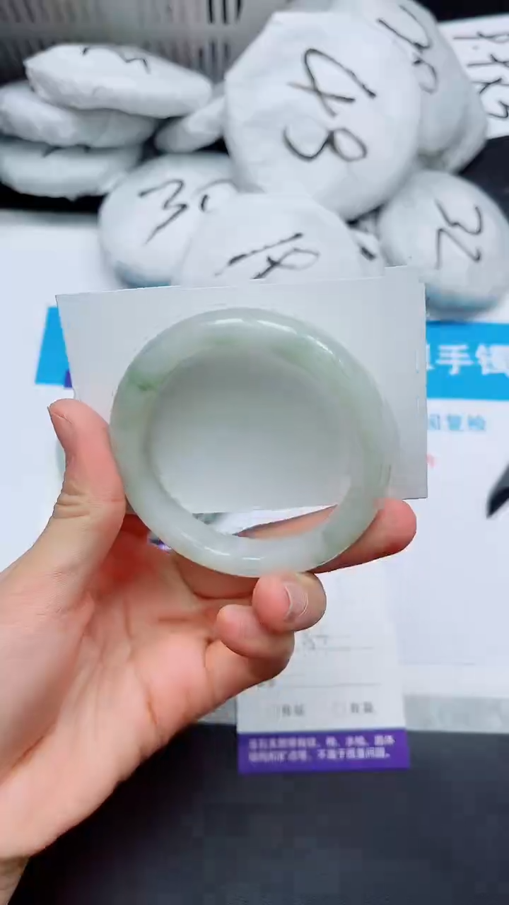 【闪购商品】石英质玉手镯未镶嵌48