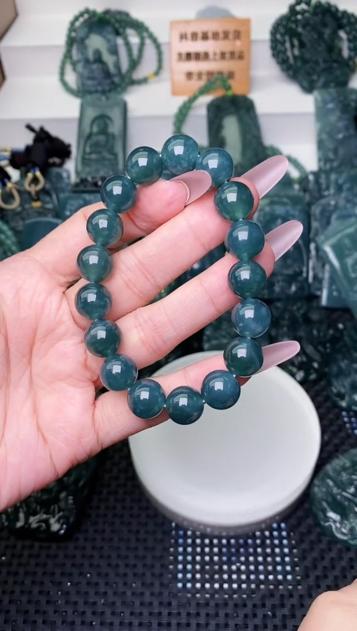 颈饰未镶嵌翡翠 