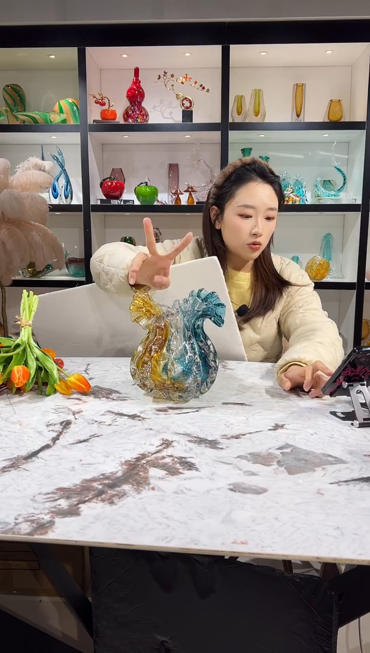  拼色钱袋琉璃花瓶