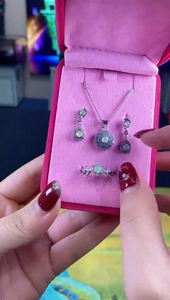 【闪购商品】翡翠颈饰未镶嵌00000048